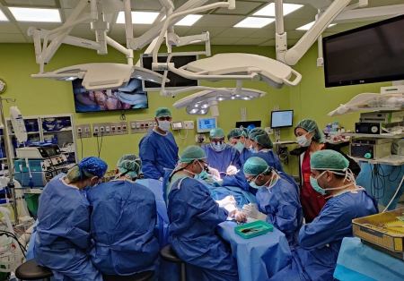 عملية جراحية معقدة لترميم الوجه بمريضة شابة بالعشرين من العمر
